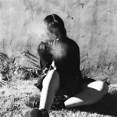 2025女生伤感颓废黑白头像图片