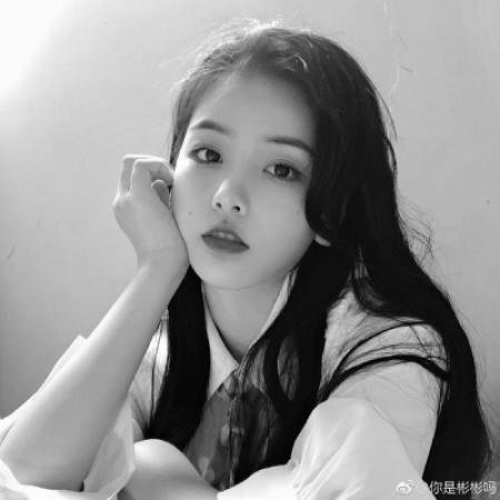 2025黑白女生高级头像图片