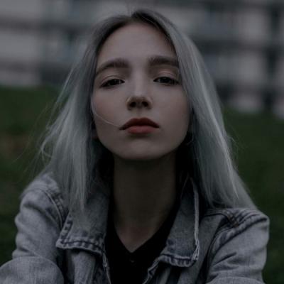 2025年最火的欧美女生头像图片