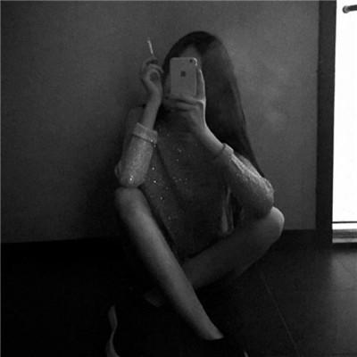 2025女生伤感颓废黑白头像图片