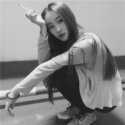 2025女生伤感颓废黑白头像图片