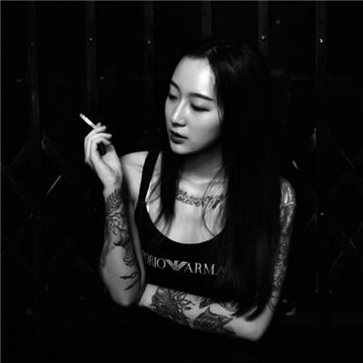 2025女生伤感颓废黑白头像图片