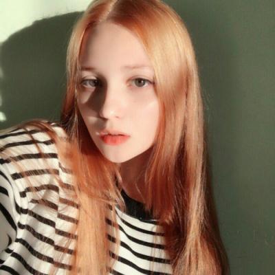 2025年最火的欧美女生头像图片