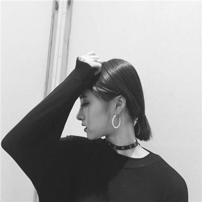 2025女生伤感颓废黑白头像图片
