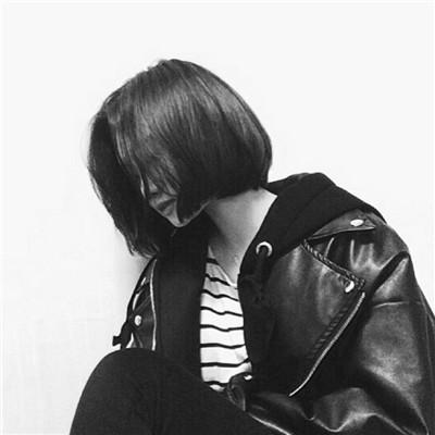2025女生伤感颓废黑白头像图片