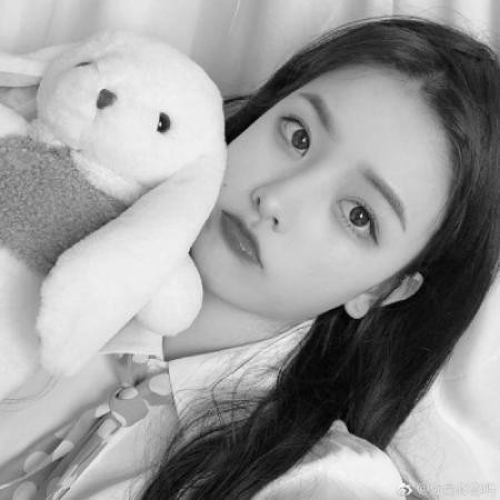2025黑白女生高级头像图片