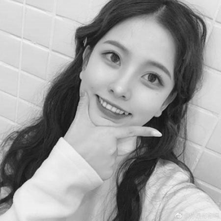 2025黑白女生高级头像图片