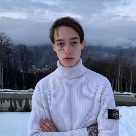 戒哥高质量一对两张情侣俄罗斯高级头像