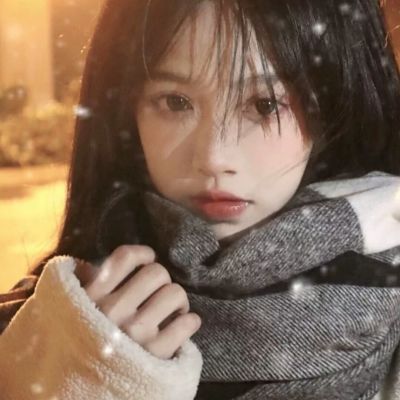 冬季雪景女头