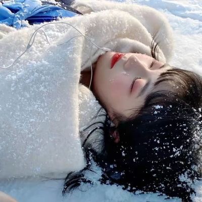 冬季雪景女头