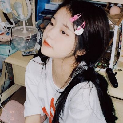 真人ins小众女头图片