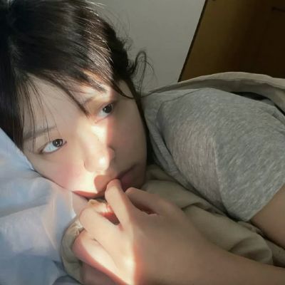 超好看小众女生头像