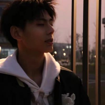2025流行男生头像最新款真人图片