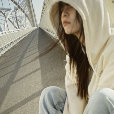超好看小众女生头像