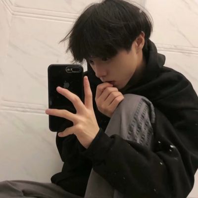 2025流行男生头像最新款真人图片