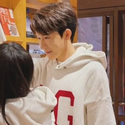 ins风情侣头像真人一左一右甜蜜图片