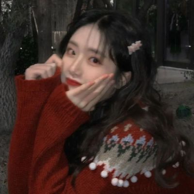 好运女生头像红色系真人高清图片