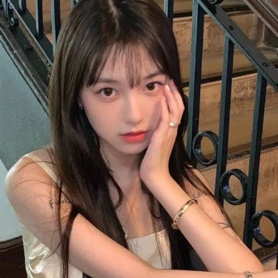 ins高质量小众女生头像图片