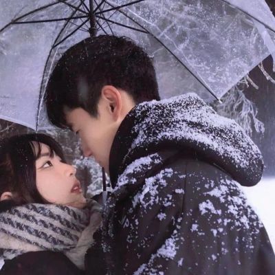 ins风情侣头像真人一左一右甜蜜图片