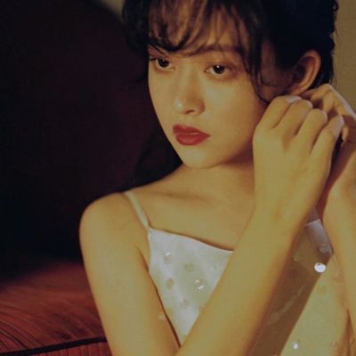 氛围感伤感女生头像高冷照片