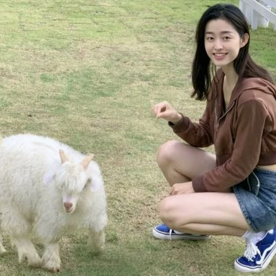 女生手机头像简单气质真人图片