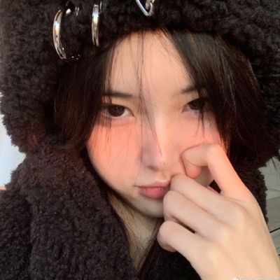 女头真人ins高级质感纯欲图片