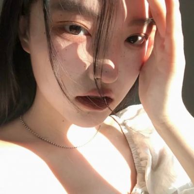 女生手机头像简单气质真人图片