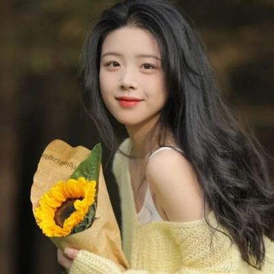 搭配花朵元素超好看的甜美女生头像