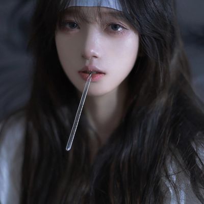 藏满破碎心事的暗黑系女生头像图片
