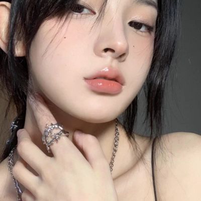 女头真人ins高级质感纯欲图片