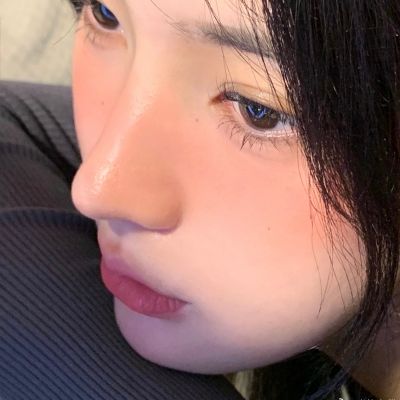 女头真人ins高级质感纯欲图片