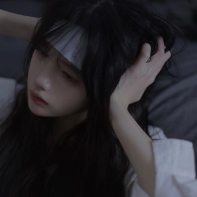 藏满破碎心事的暗黑系女生头像图片