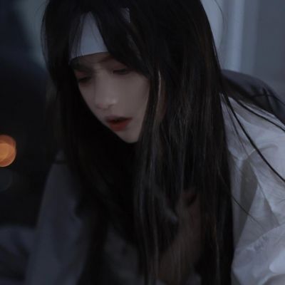 藏满破碎心事的暗黑系女生头像图片