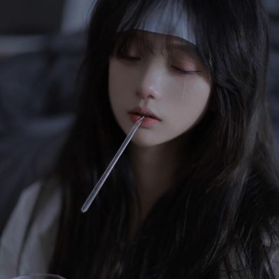 藏满破碎心事的暗黑系女生头像图片