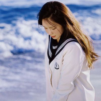 文艺复古风的纯欲氧气女头