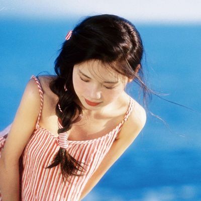 文艺复古风的纯欲氧气女头