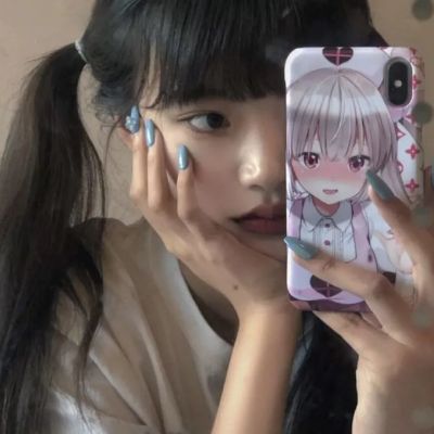 纯欲系女生自拍头像
