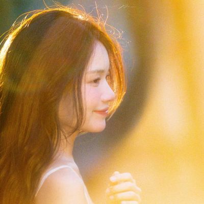 文艺复古风的纯欲氧气女头