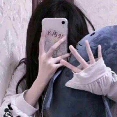 高清拿手机真人女头