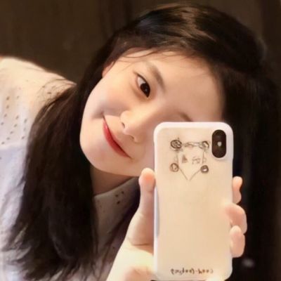 高清拿手机真人女头