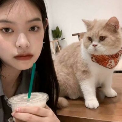 可爱抱萌宠温柔女生头像