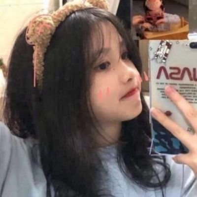 高清拿手机真人女头