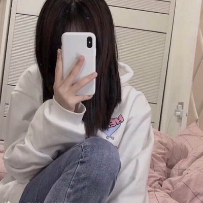 高清拿手机真人女头