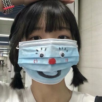 甜酷戴口罩女生微信头像