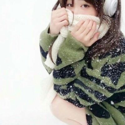 2026冬天雪中真人女生头像