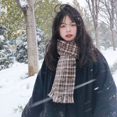 2026冬天雪中真人女生头像