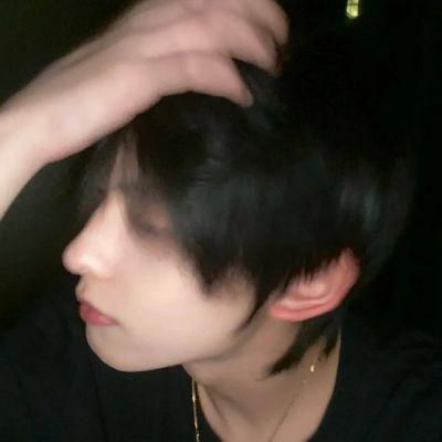 氛围感十足的帅气男生真人头像