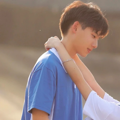 2026真人一左一右情侣头像