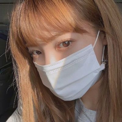 甜酷戴口罩女生微信头像