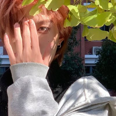 氛围感十足的帅气男生真人头像